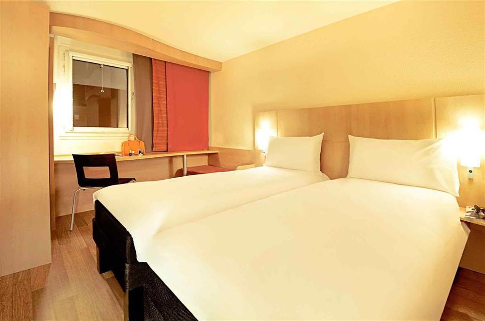 מלון פריז Ibis Maine Montparnasse חדר תמונה